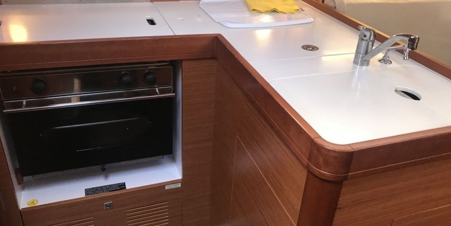 Dufour 360