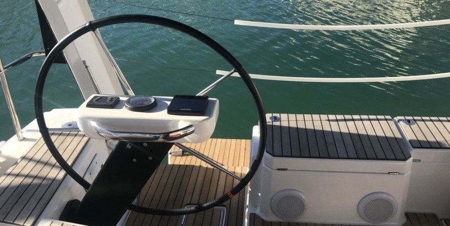 Dufour 360