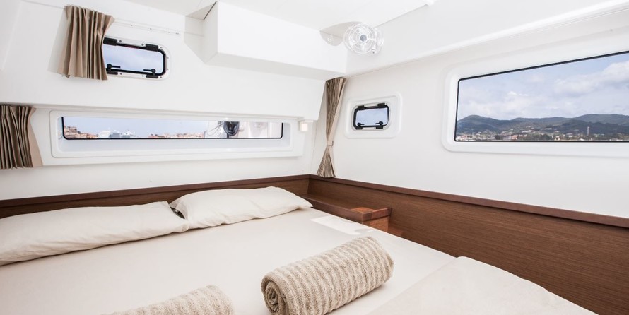 Lagoon 42