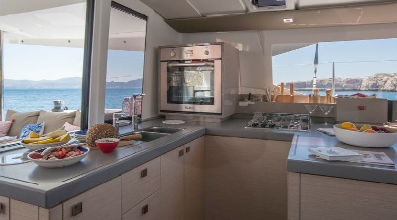Fountaine Pajot Astréa 42