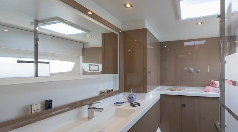 Fountaine Pajot Astréa 42