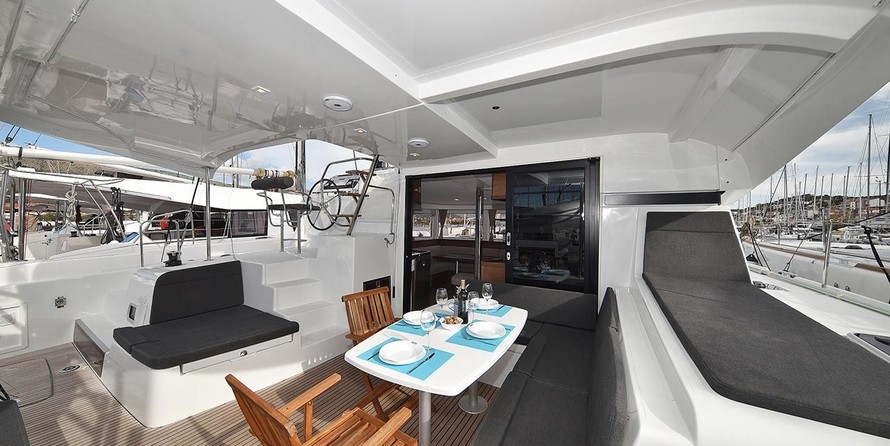 Lagoon 42