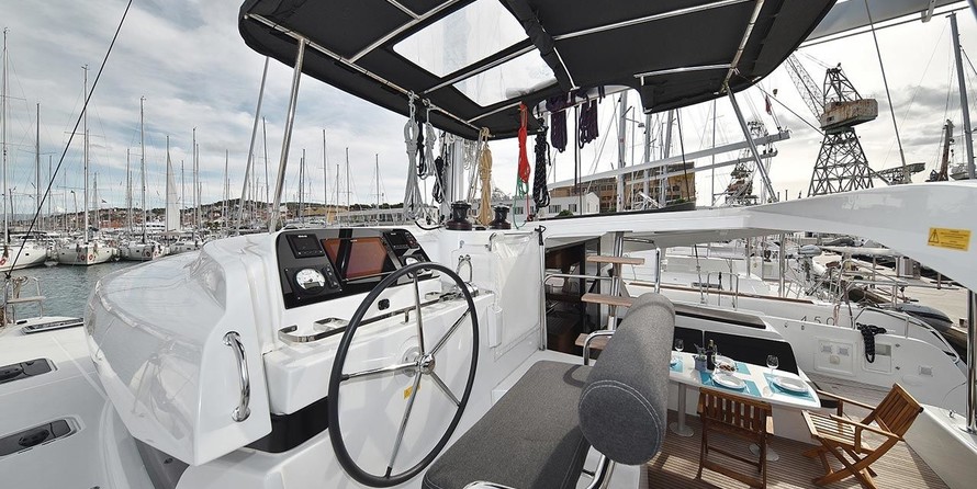 Lagoon 42