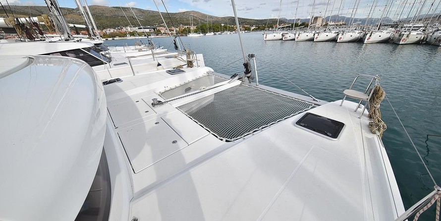 Lagoon 42