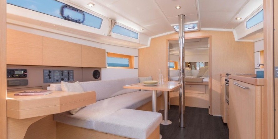Beneteau Oceanis 38