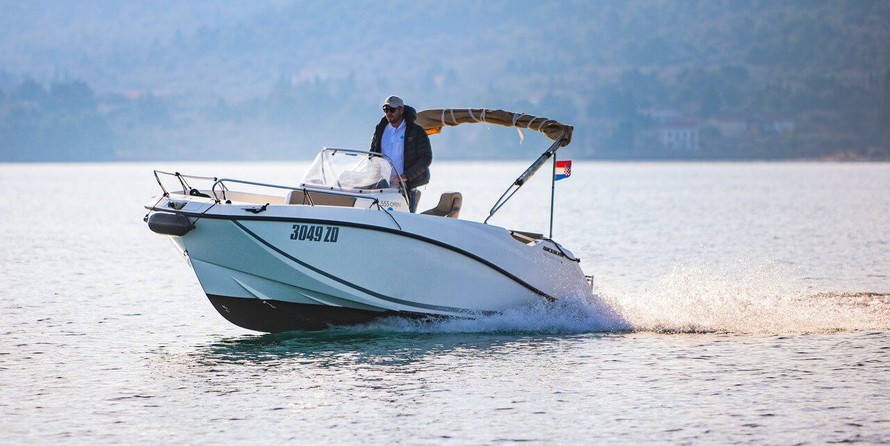 Quicksilver Activ 555 Open