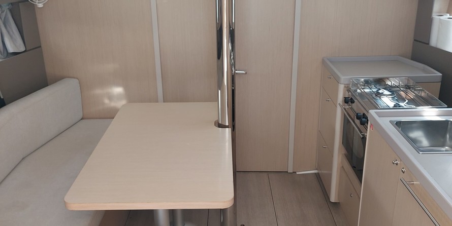 Beneteau Oceanis 38.1