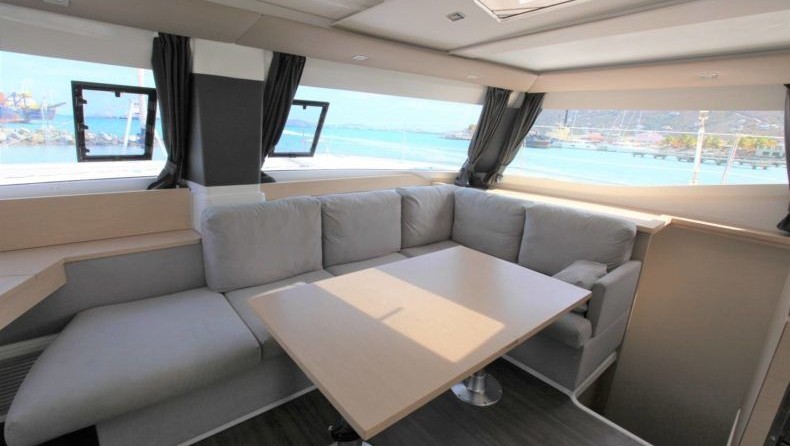 Fountaine Pajot Helia 44