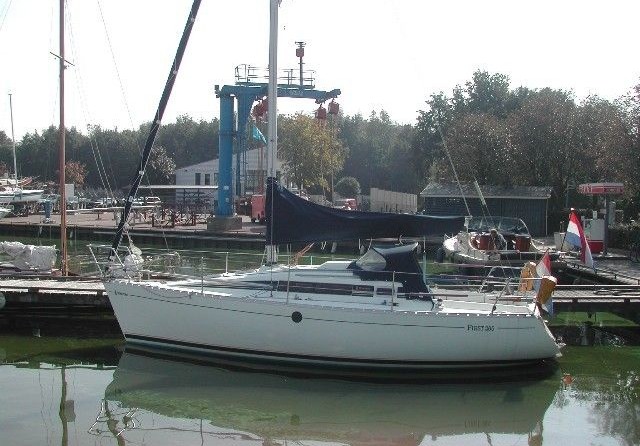 Beneteau First 285