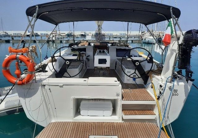 Dufour 390