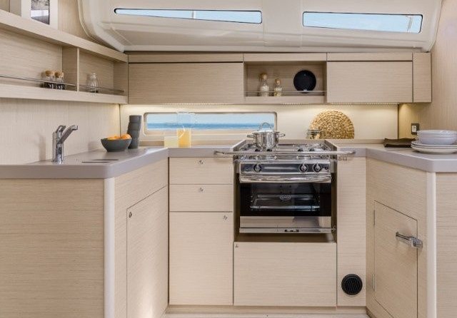 Fountaine Pajot Astréa 42