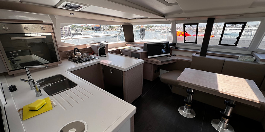 Fountaine Pajot Astréa 42