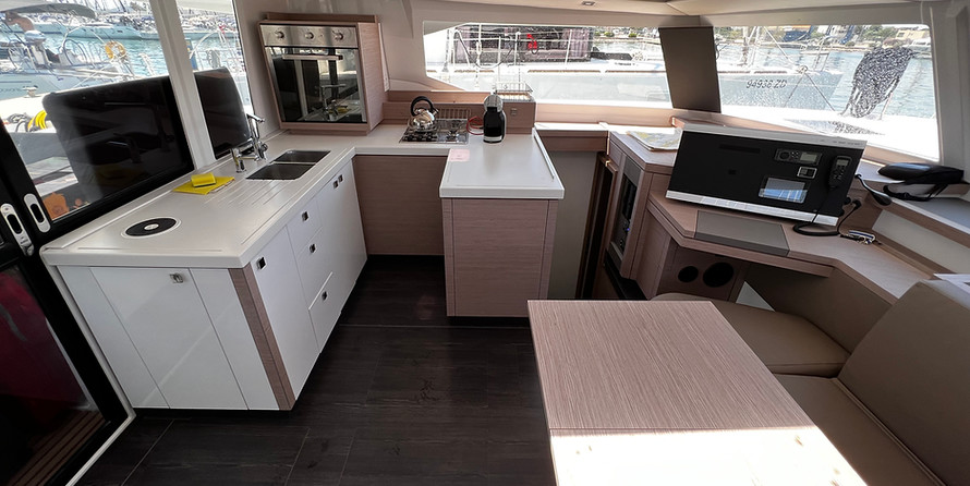 Fountaine Pajot Astréa 42