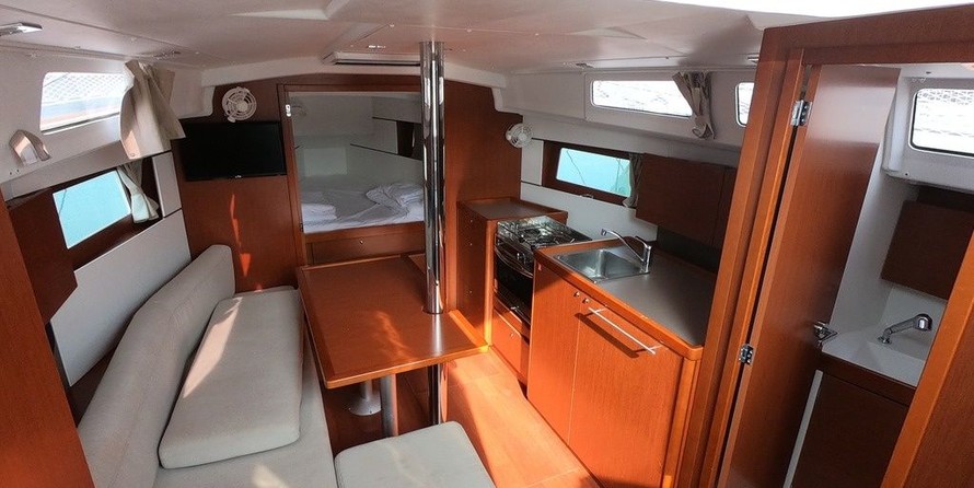 Beneteau Oceanis 35