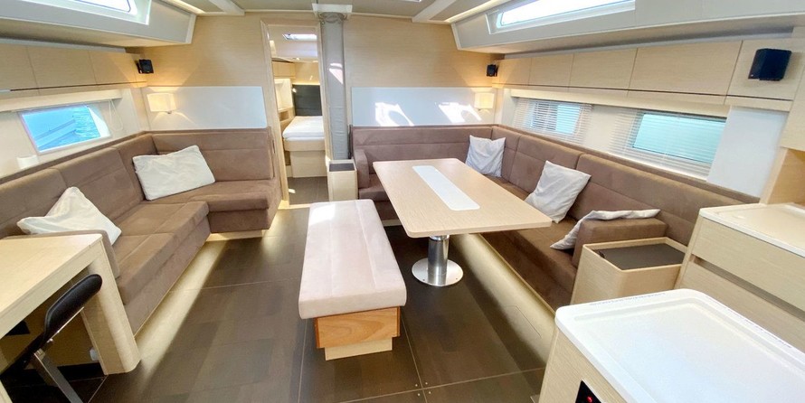 Hanse 548