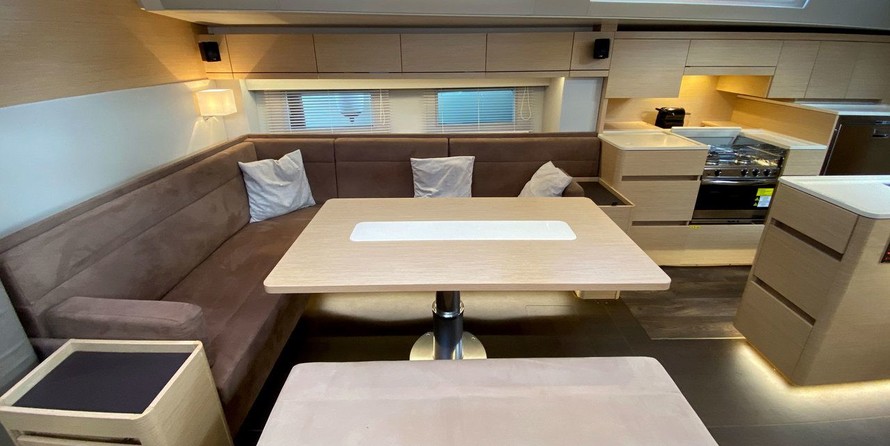 Hanse 548