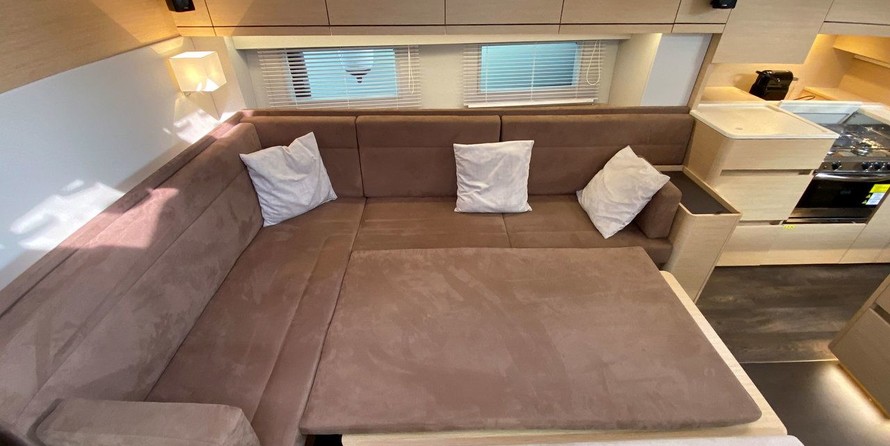 Hanse 548