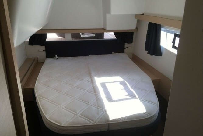 Fountaine Pajot Lucia 40
