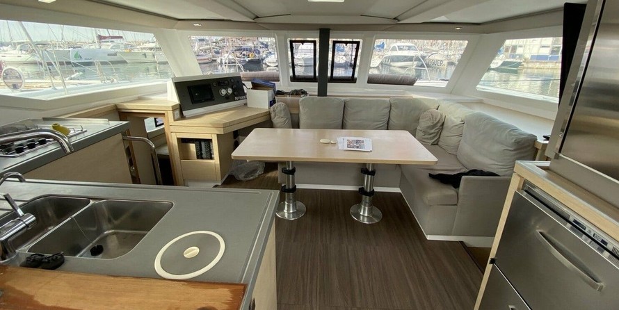 Fountaine Pajot Lucia 40