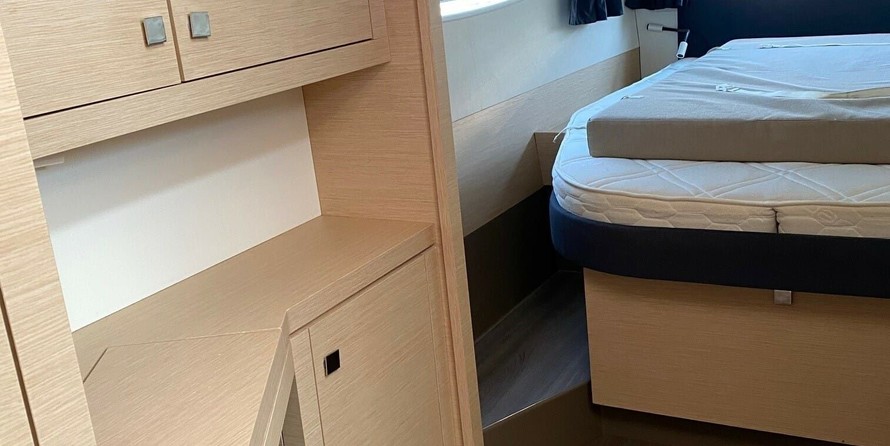 Fountaine Pajot Lucia 40
