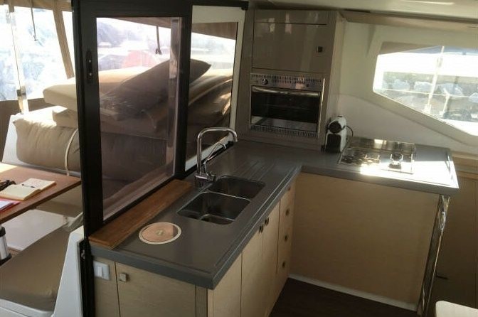 Fountaine Pajot Lucia 40