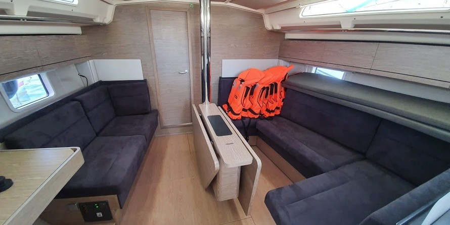 Hanse 418