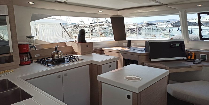 Fountaine Pajot Saona 47