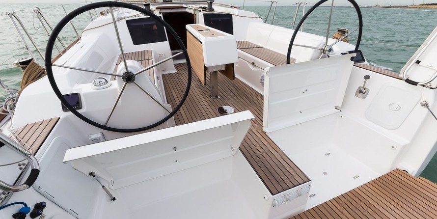 Dufour 382