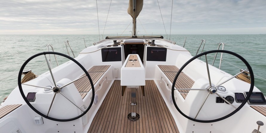 Dufour 382