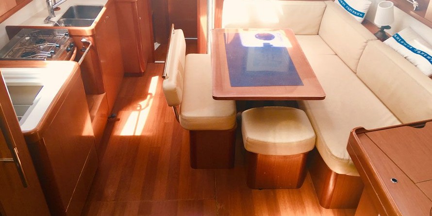 Beneteau Oceanis 43
