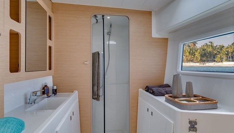 Fountaine Pajot Astréa 42