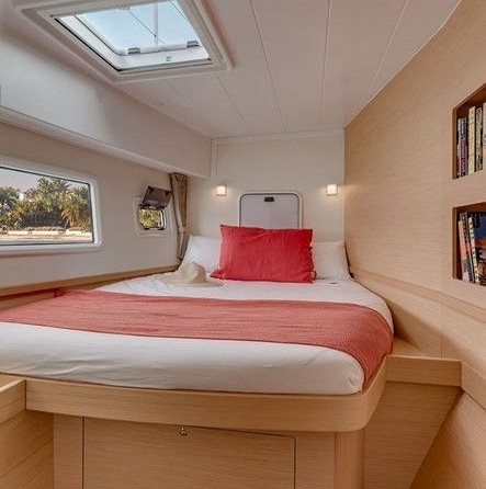 Fountaine Pajot Astréa 42