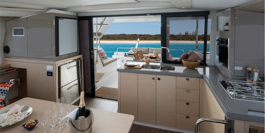 Fountaine Pajot Lucia 40
