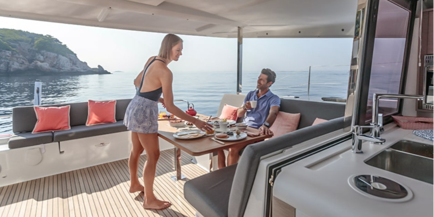 Fountaine Pajot Lucia 40
