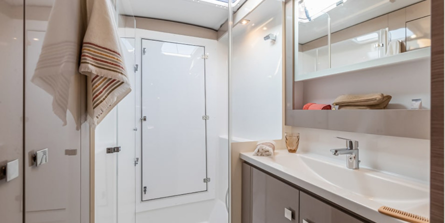 Fountaine Pajot Lucia 40