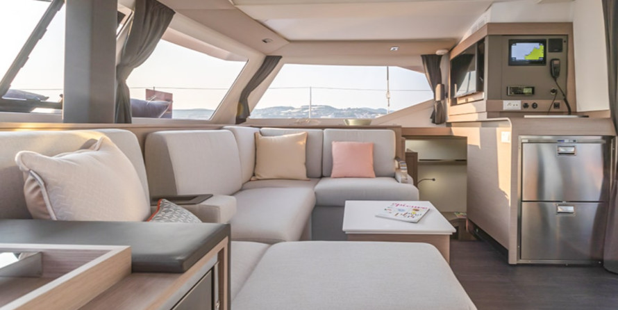 Fountaine Pajot Lucia 40