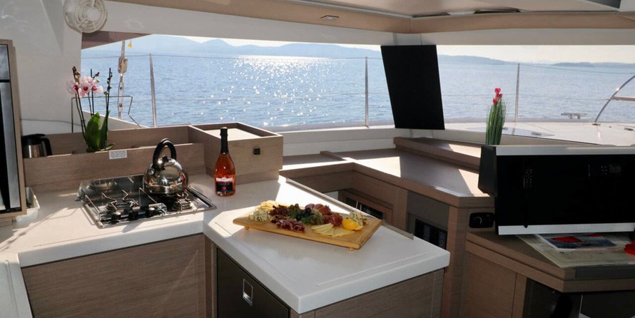 Fountaine Pajot Astréa 42