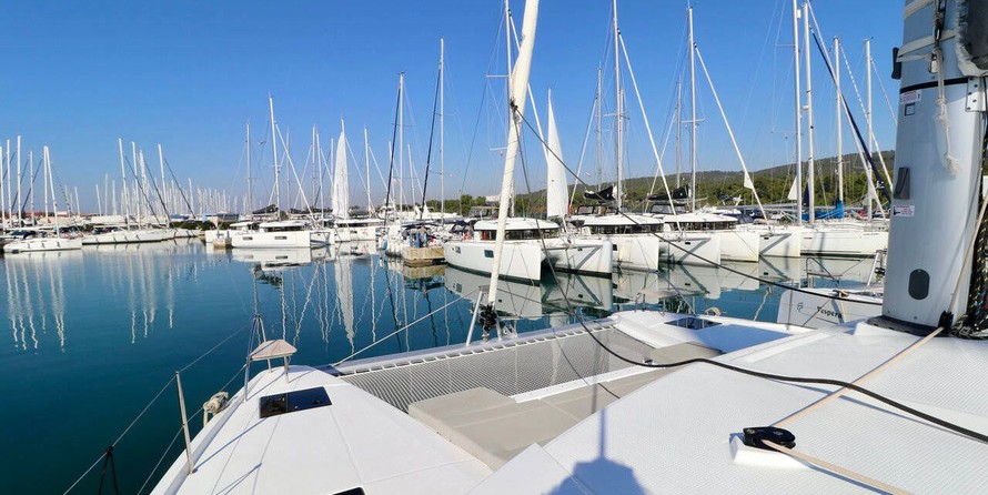 Fountaine Pajot Astréa 42