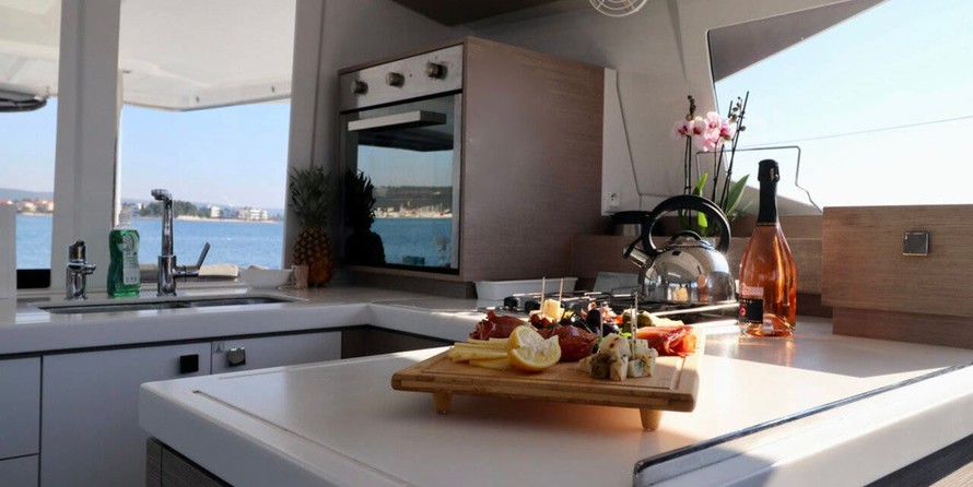 Fountaine Pajot Astréa 42