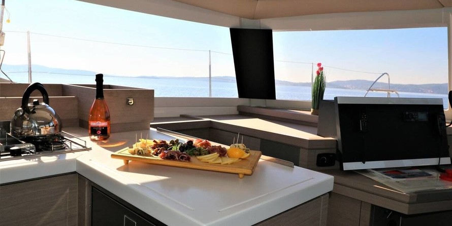 Fountaine Pajot Astréa 42