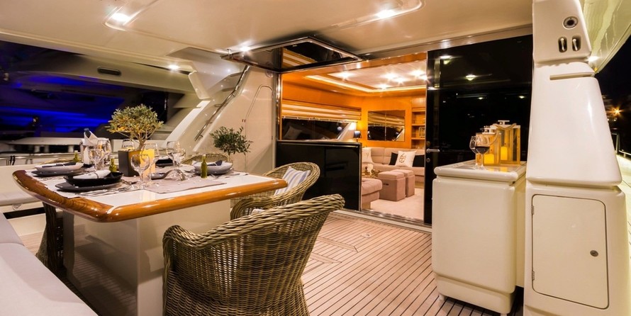 Ferretti 225