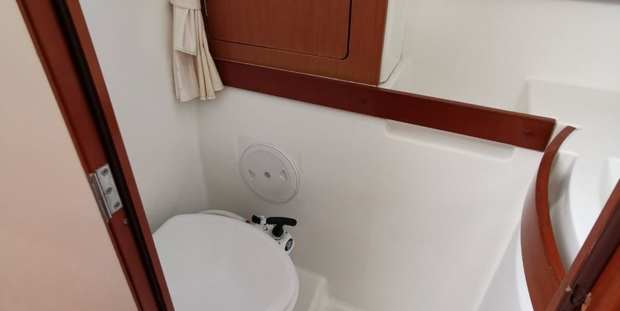 Beneteau Oceanis 43