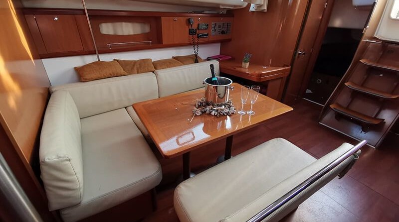 Beneteau Oceanis 43