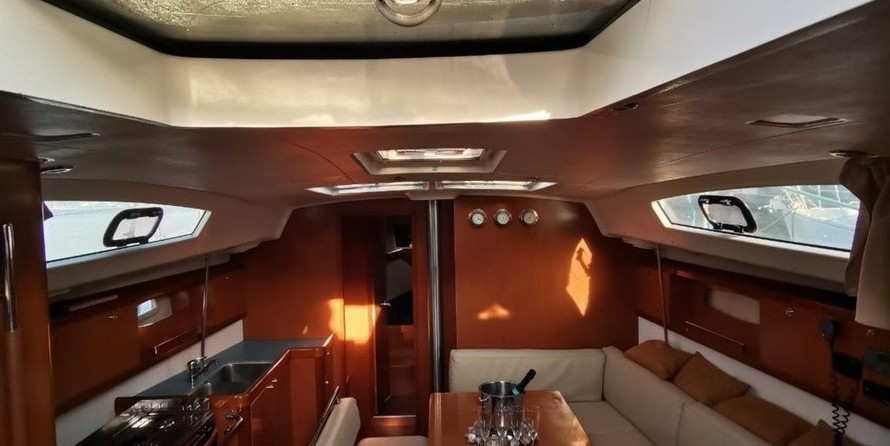 Beneteau Oceanis 43