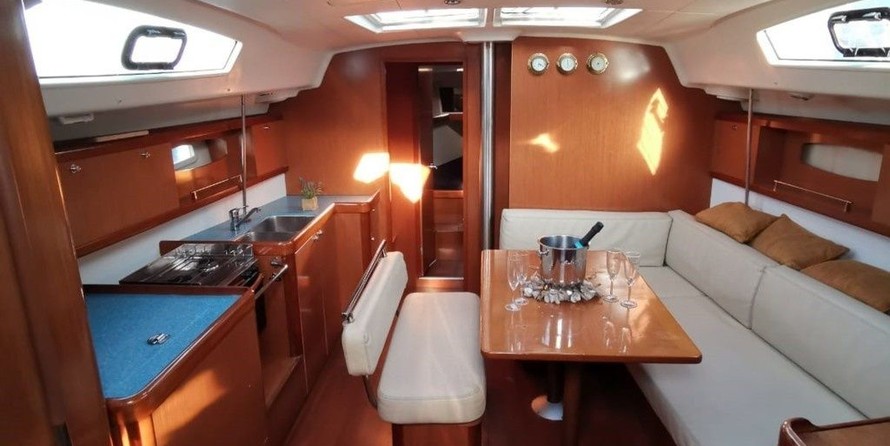Beneteau Oceanis 43