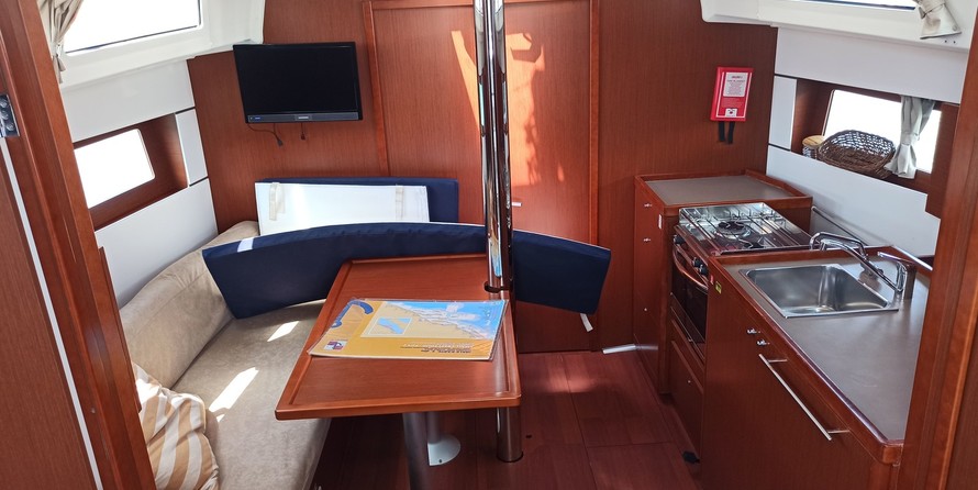 Beneteau Oceanis 38.1