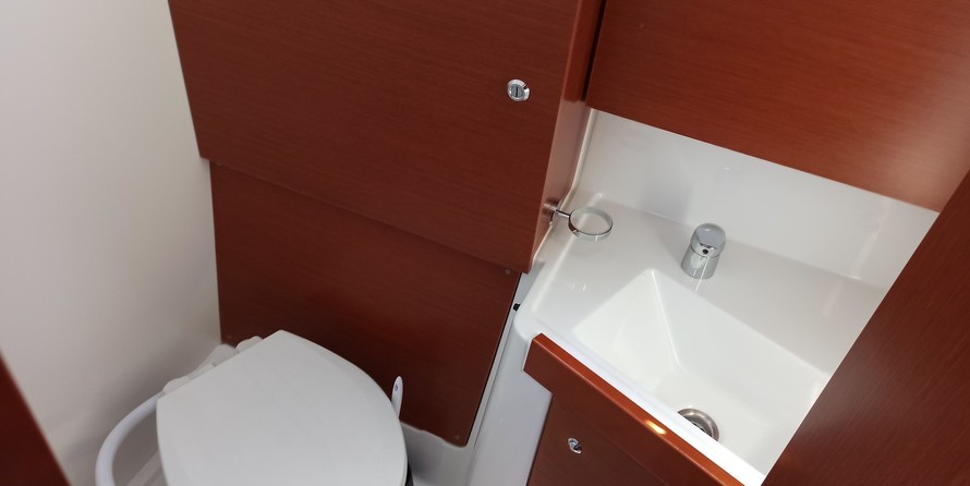 Beneteau Oceanis 38.1