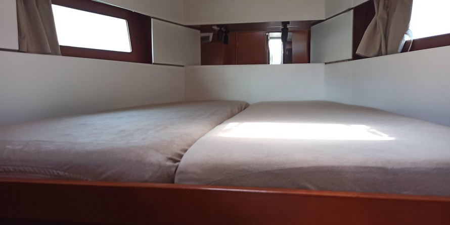 Beneteau Oceanis 38.1