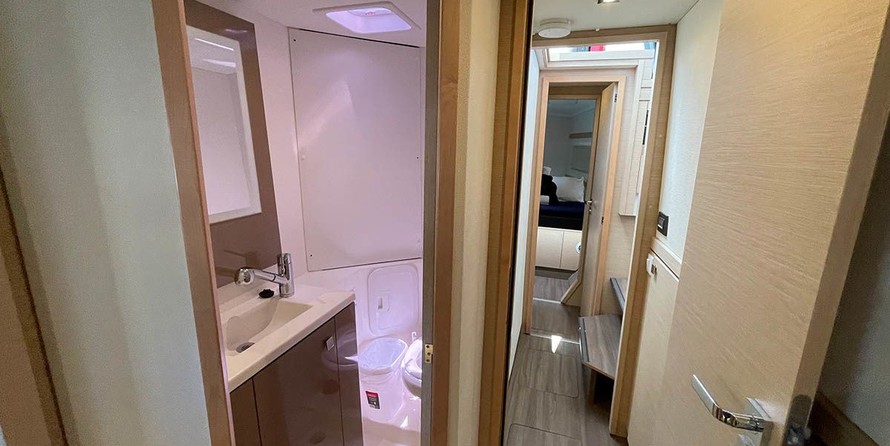 Fountaine Pajot Lucia 40