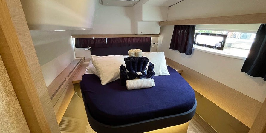 Fountaine Pajot Lucia 40